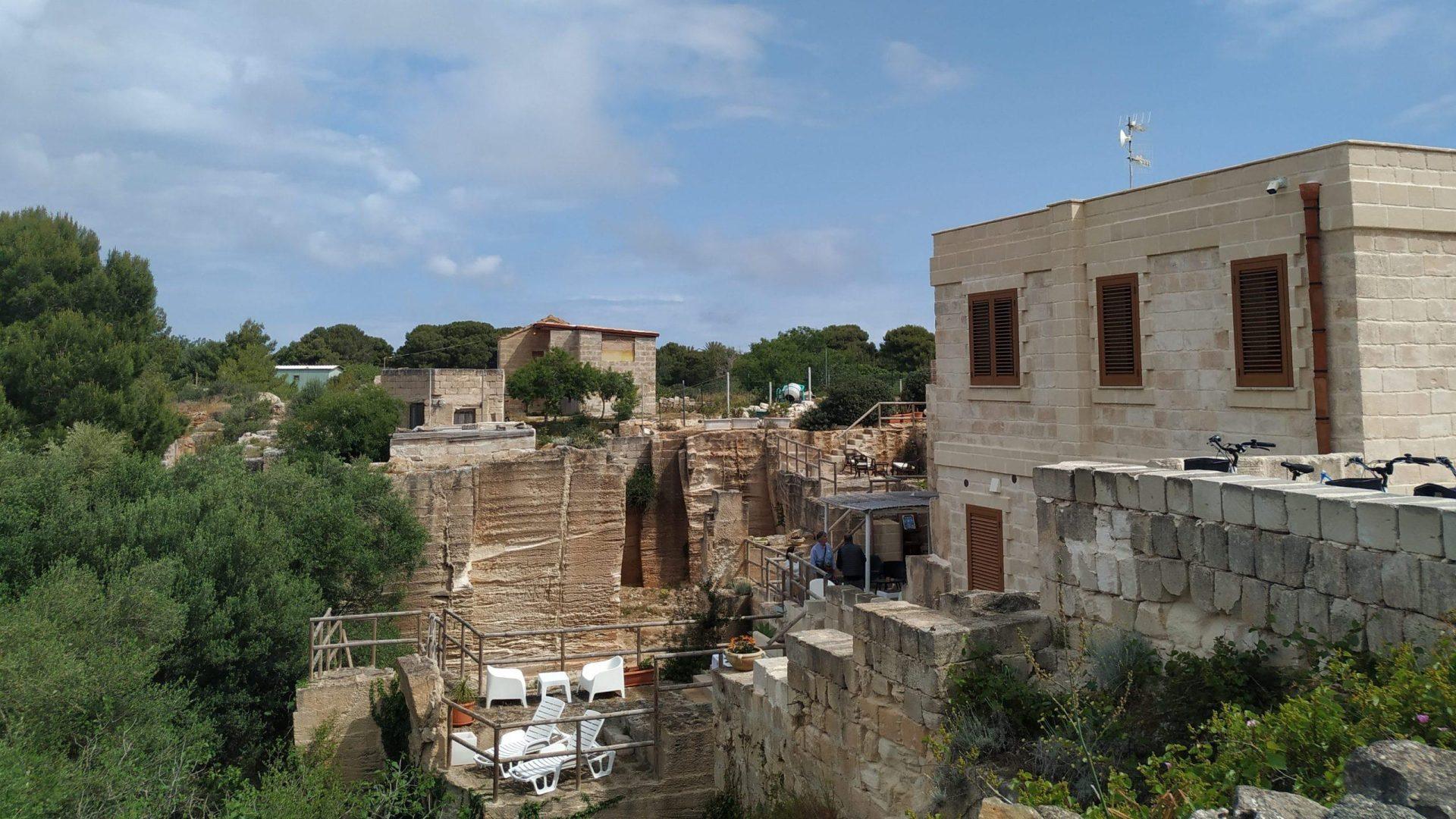 dormir en un hotel cueva en Favignana