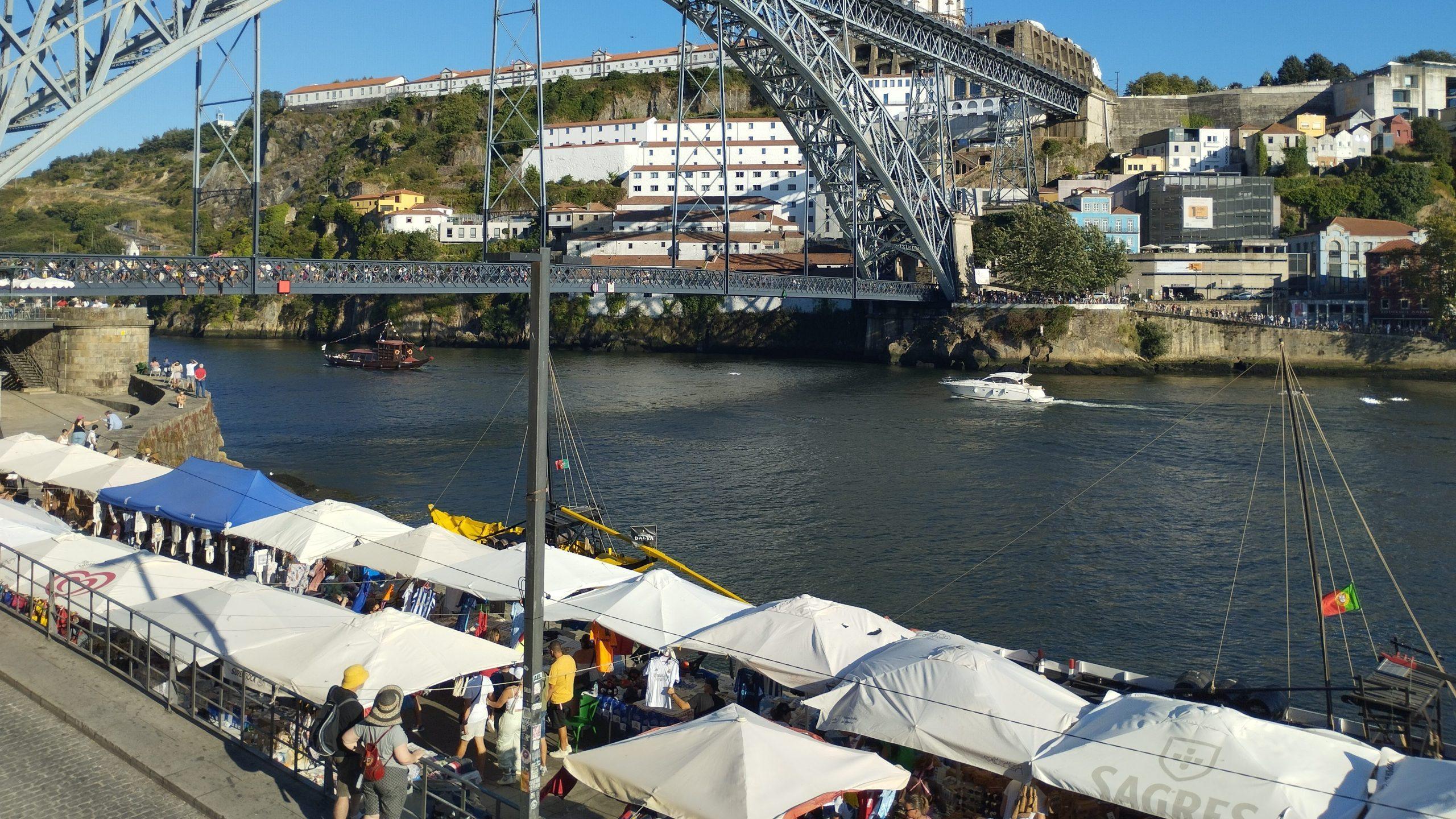 Planes para hacer en Oporto en verano: mercadillos, paseos, cruceros y mucho más.