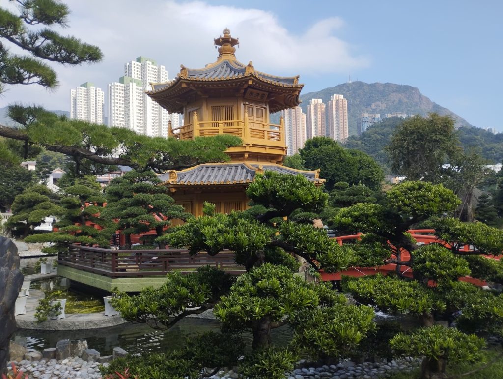 Pagoda dorada en Nan Lian Garden, un esencial que ver en Hong Kong.