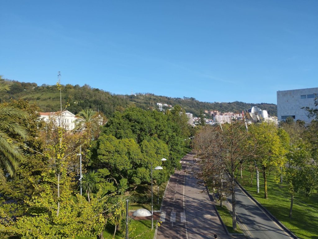 Campa de los Ingleses, la zona verde junto al Guggenheim, tu aliada para descansar cuando hayas visitado todo lo que ver en Bilbao en 1 día