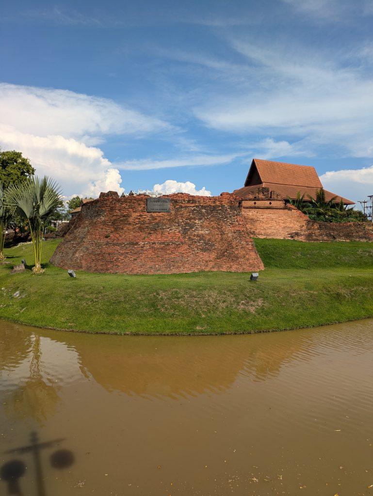 Restos de la muralla de Chiang Mai