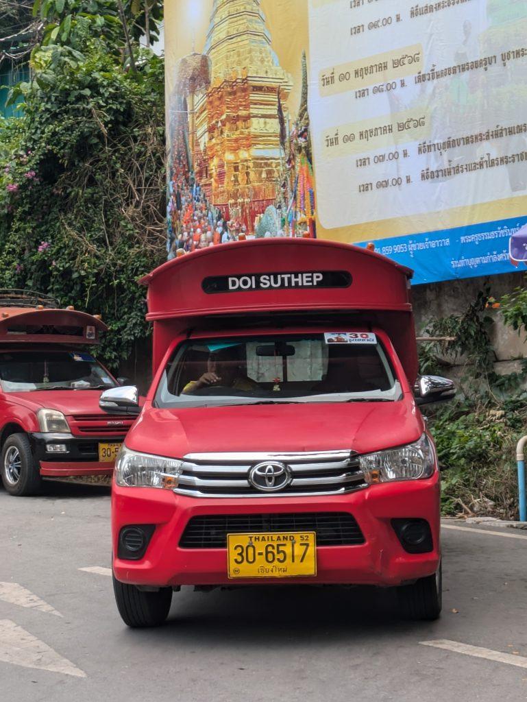 Songthaew para subir y bajar de Doi Suthep