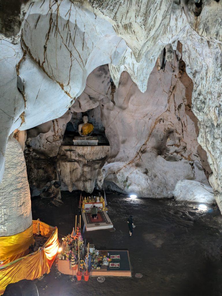 símbolos budistas en Muang On Cave