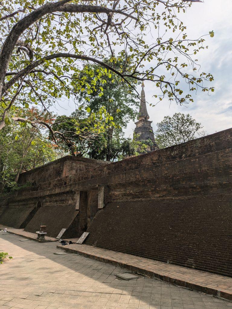 Túneles y pagoda de Wat Umong, templo de Chiang Mai que opta a acceder a la lista de Patrimonio Mundial de la Unesco