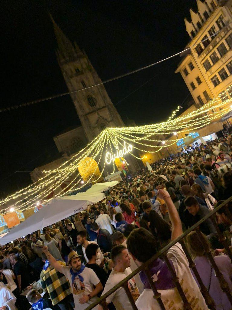 fiestas de San Mateo en al plaza de la catedral de oviedo