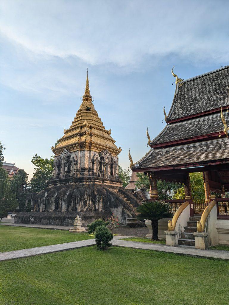 La estupa y el ubusot de Wat Chiang Man, el templo de Chiang Mai más antiguo