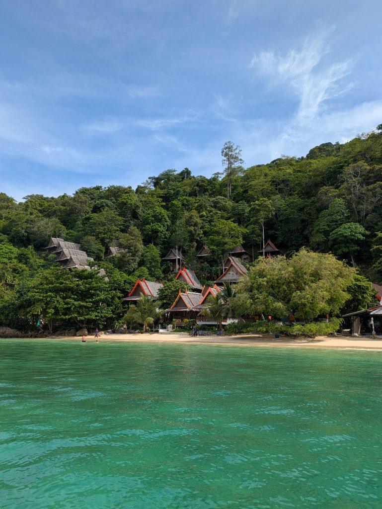Alojamiento en Koh Phi Phi: resorts