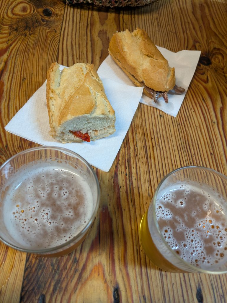 los bocatas y medios bocatas de la bodega joserra, uno de los sitios más tradicionales para comer en bilbao o merendar