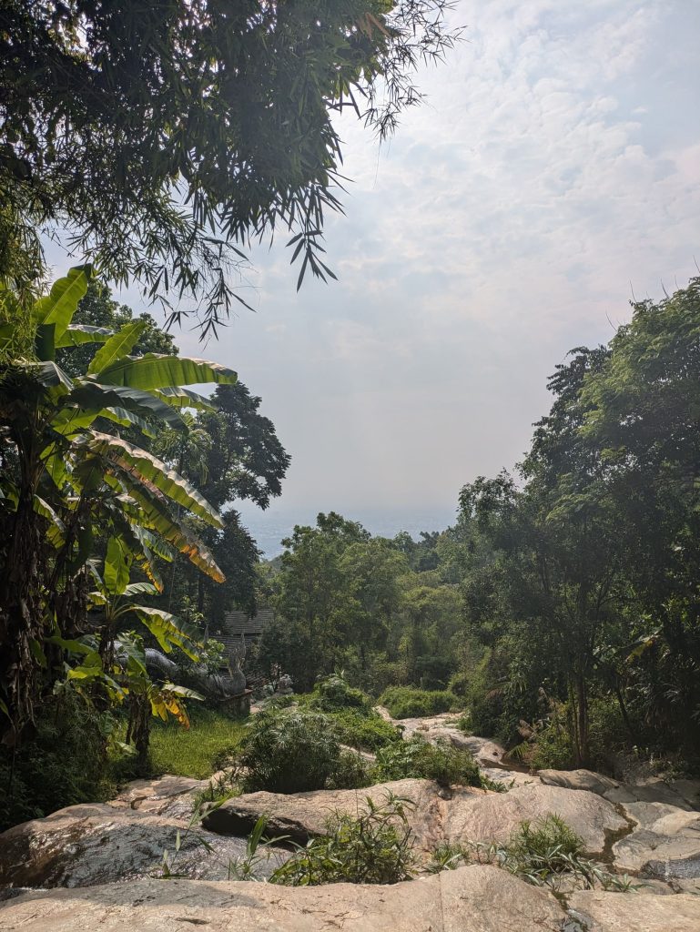 Vistas de Chiang Mai desde Wat Pha Lat, mi templo preferido de Chiang Mai