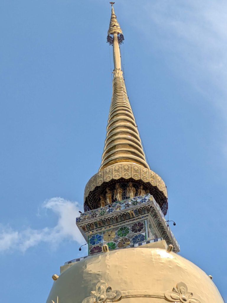 Detalles de la pagoda de Wat Suan Dok