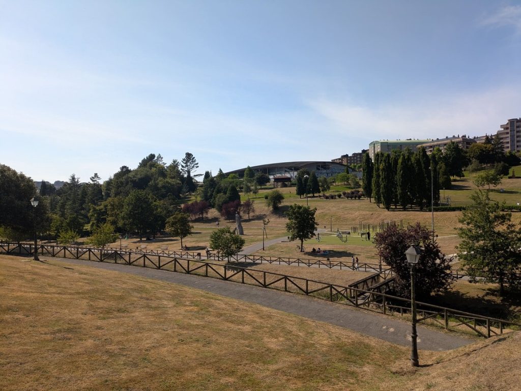 Parque de Invierno con zonas para hacer deporte