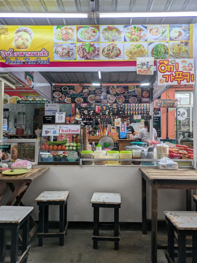 Dónde comer en Koh Phi Phi: restaurantes del mercado local