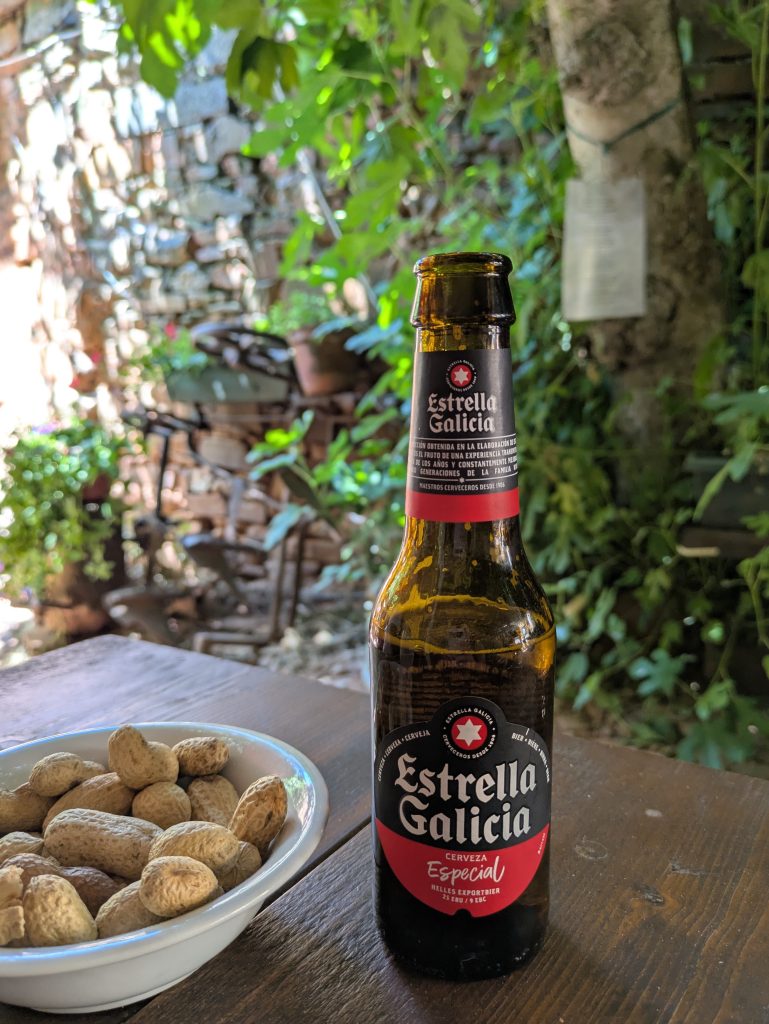 Vermut antes de ir a comer el cocido maragato a un restaurante