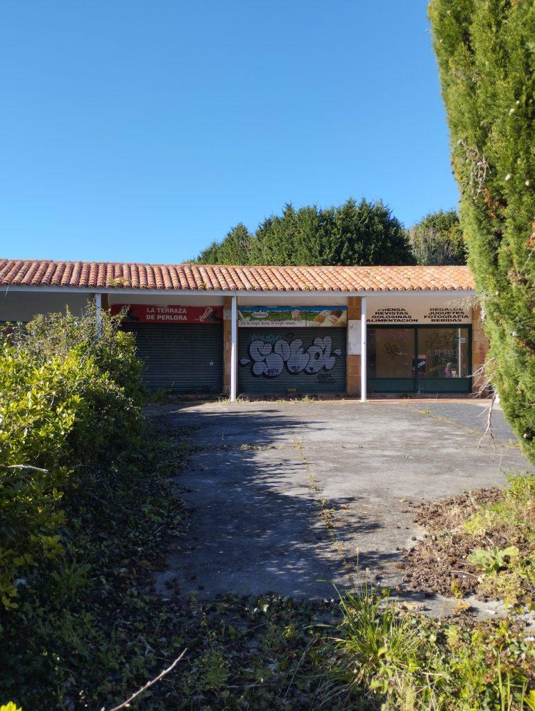 Comercios cerrados en Perlora