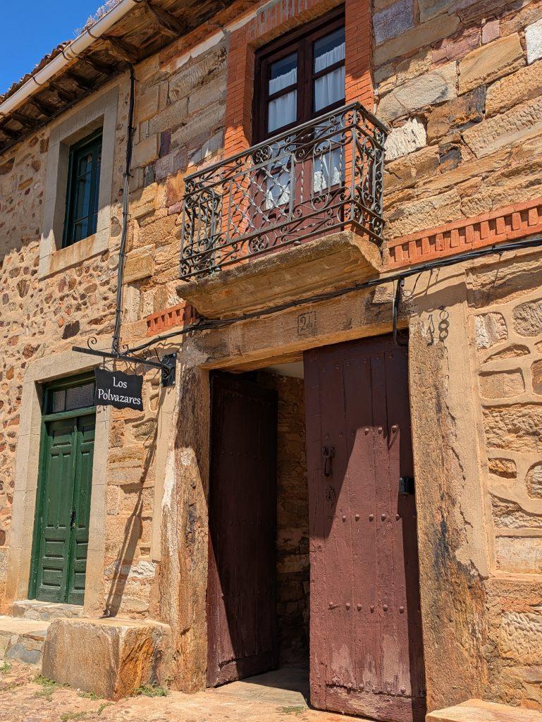 Portón de entrada a una casa en Castrillo de Polvazares
