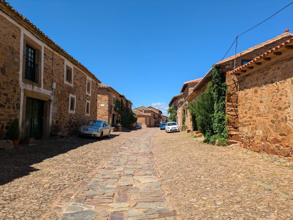 Calle Real o Calle Mayor de Castrillos de los Polvazares