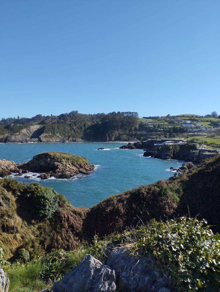 Isla de Entrellusa y ruta de los miradores de Perlora