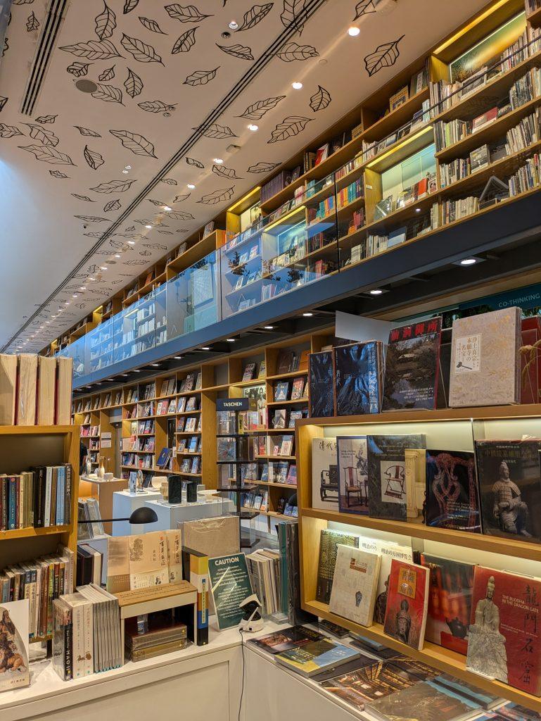 Librería de Openn House Central Embassy en Bangkok