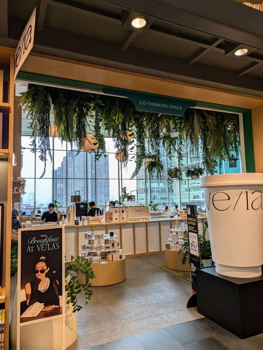 Espacios abiertos en Open House Central Embassy, la que me parece una de las librerías más originales y bonitas del mundo