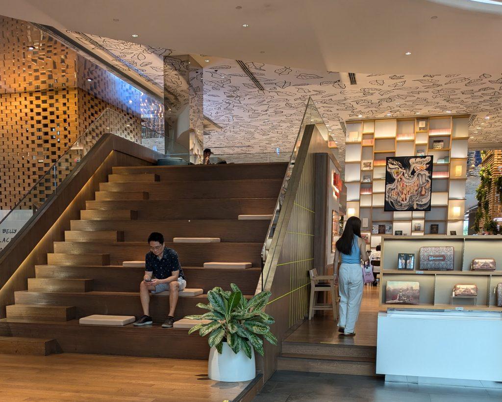 Uno de los planes alternativos en Bangkok que propongo es visitar este espacio moderno y abierto lleno de opciones