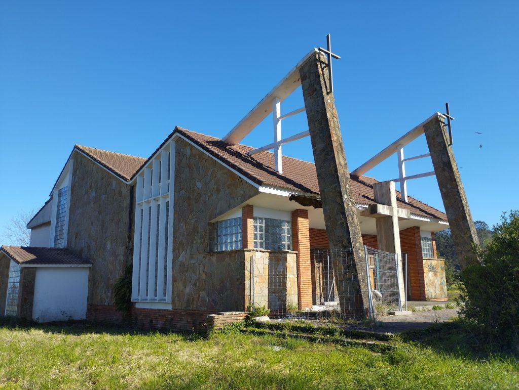 La iglesia de la ciudad, en desuso y con signos de ruinosidad