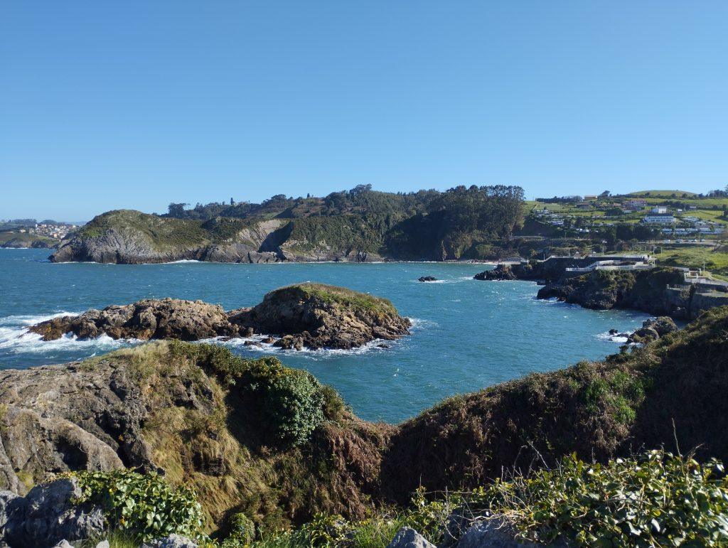 Vistas desde Perlora a la costa y la ensenada