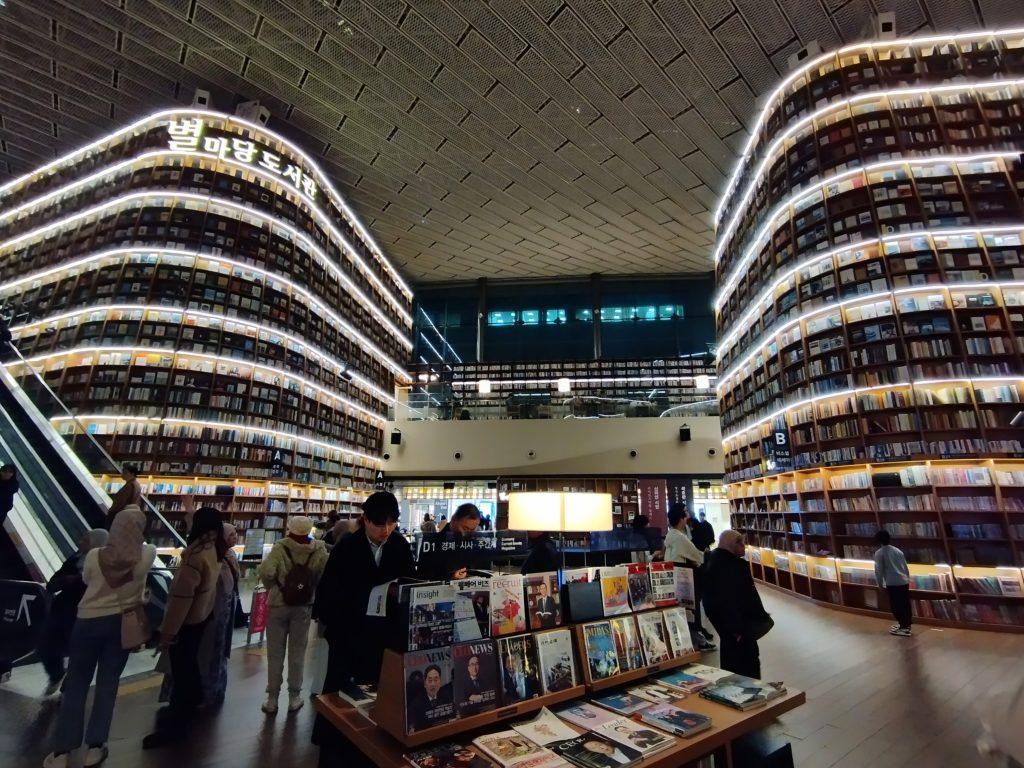 Librerías bonitas alrededor del mundo - Starfield Library Seul