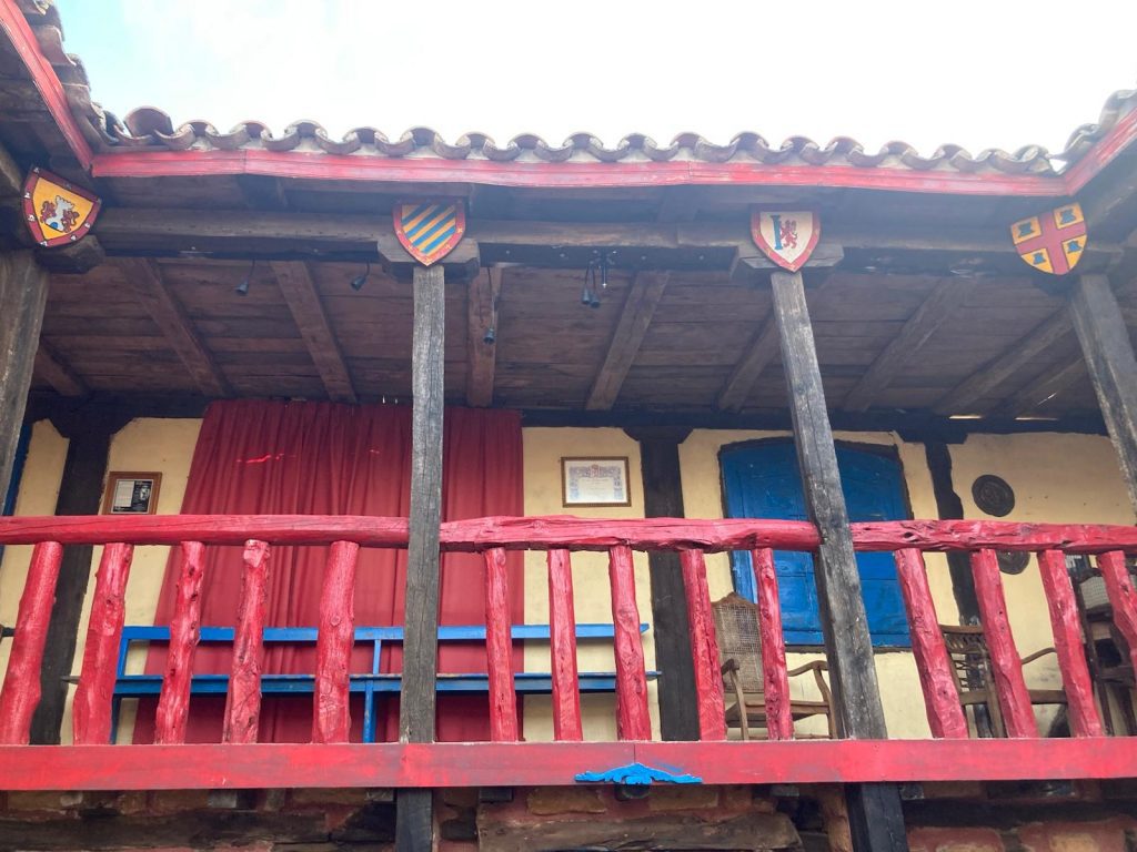 Balcón de la corrala de comedias de Territorio Artlanza