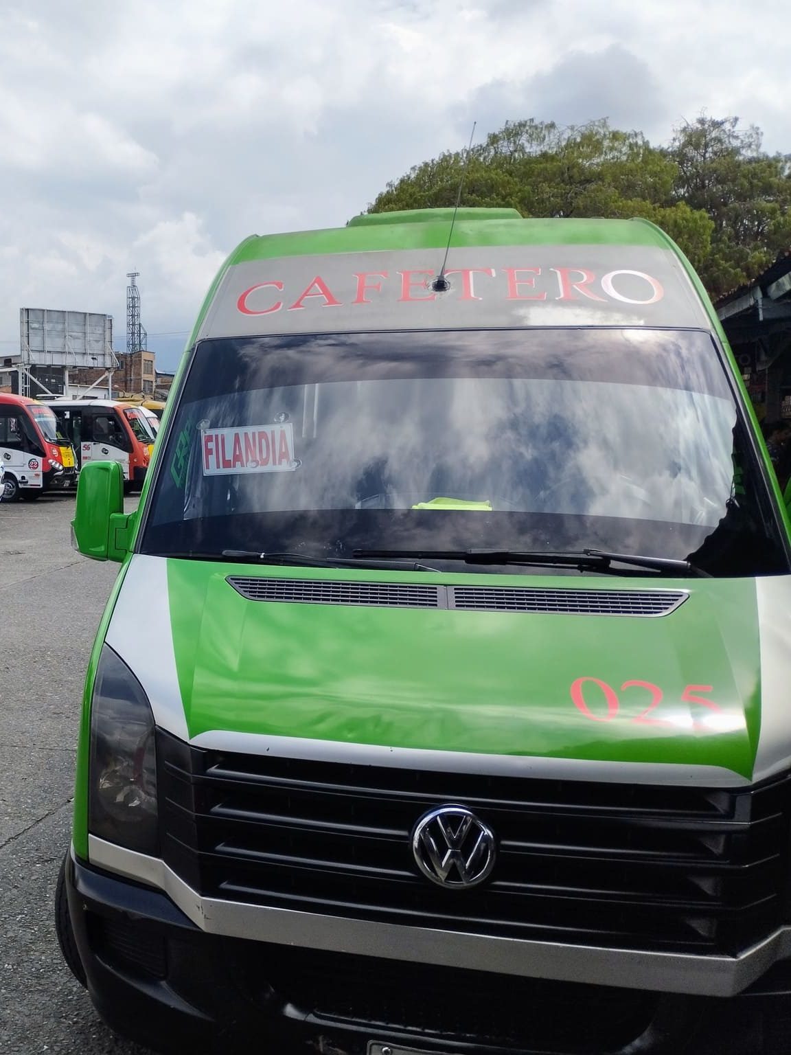 Autobús como el que te lleva desde Salento hasta Boquía