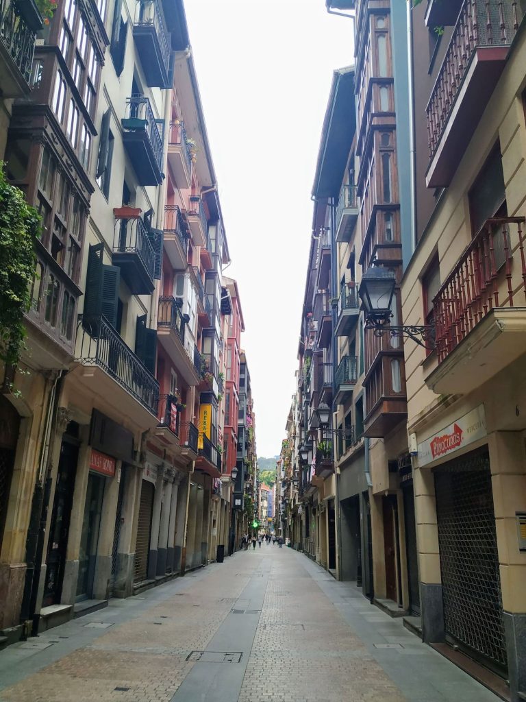 Las calles del Casco Viejo, la primera parad en este itinerario de 2 días en Bilbao