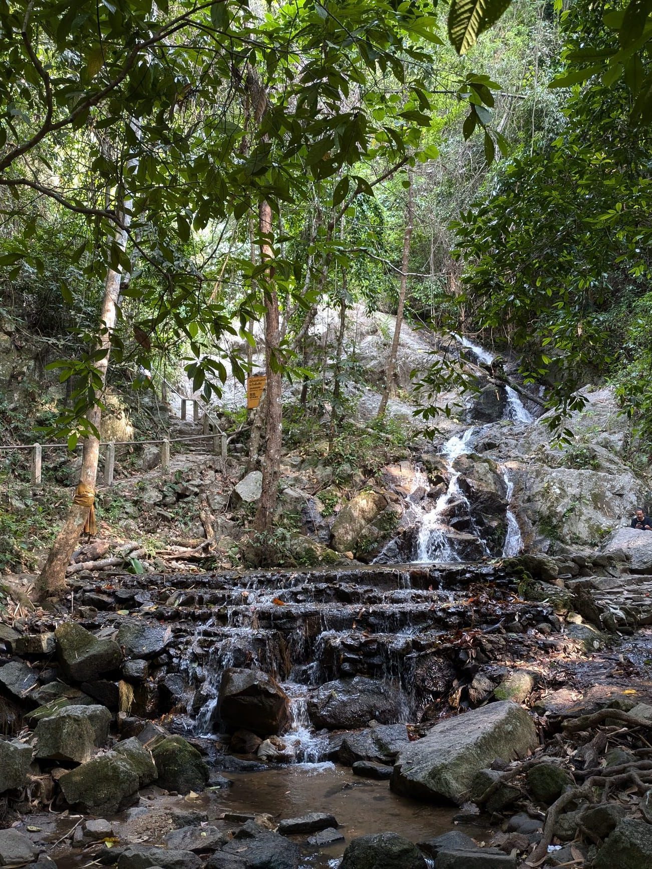 Cascada de Mae Kampong vista desde abajo