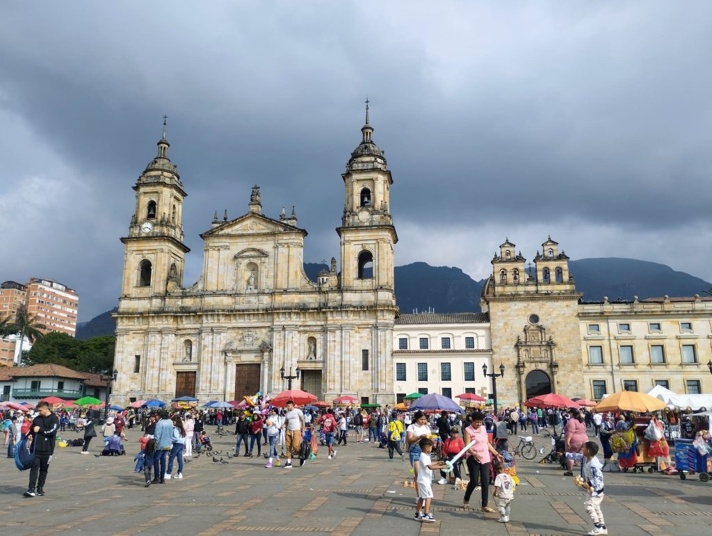 Catedral Primada de Bogotá, imprescindible en una ruta por Colombia de 15 días