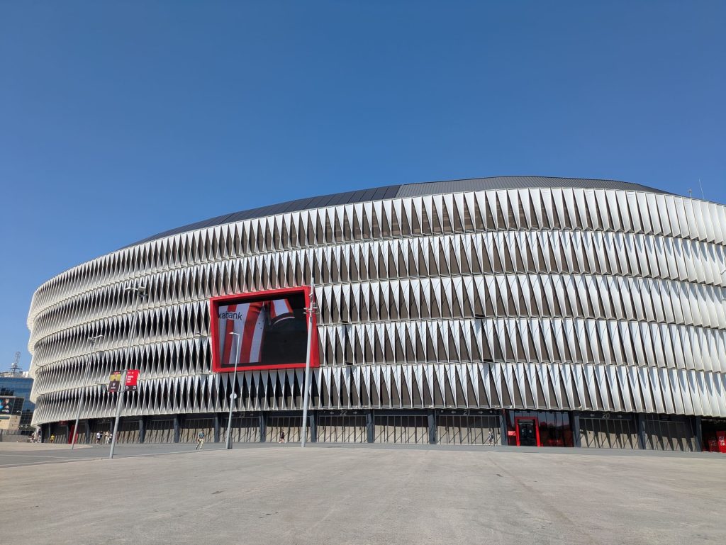 Estadio de San Mamés en Bilbao, una de las paradas en el primero de tus 2 días en Bilbao