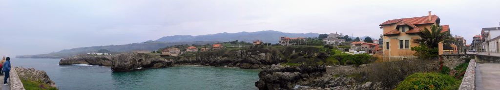 Zona del tendedero de redes en Llanes, junto al faro