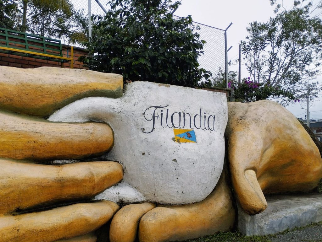 Filandia, ciudad de café, rinde tributo con esta escultura a las puertas del mirador Colina Iluminada