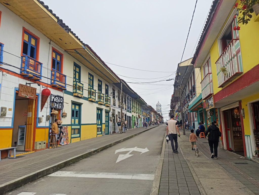 Calle del Tiempo Detenido, imprescindible que ver en Filandia