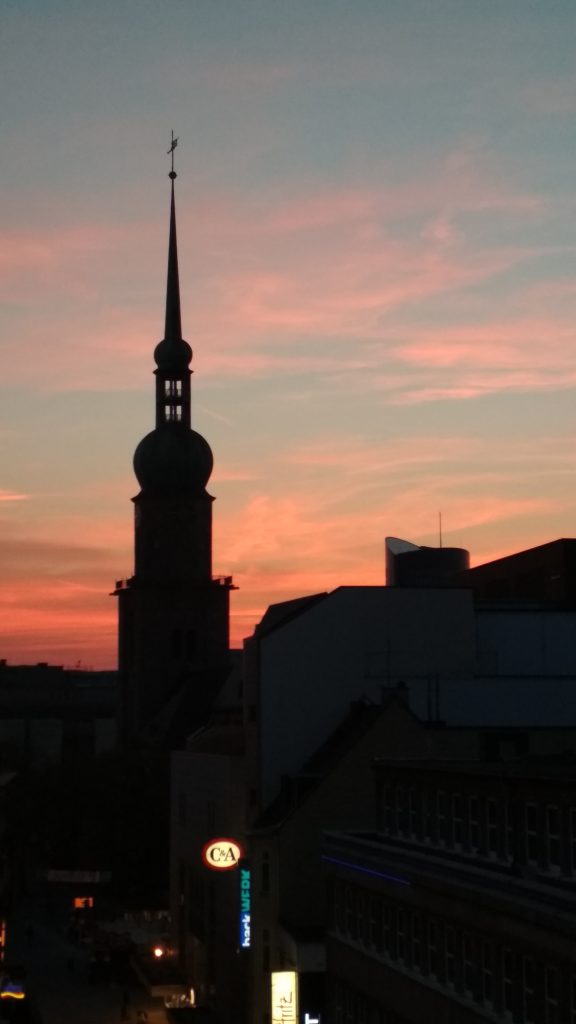 Atardecer en Dortmund, una ciudad cerca de Unna, Alemania