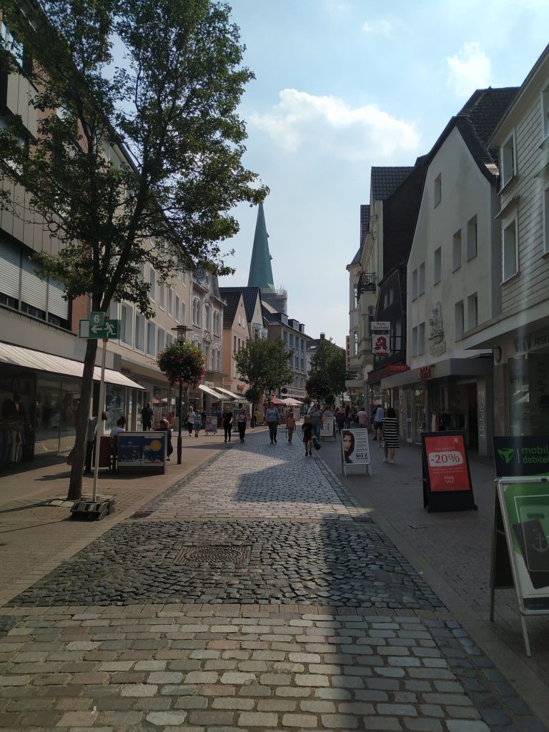Bahnhofstrasse en Unna, la calle central y peatonal que conecta el ayuntamiento con la plaza del Mercado Viejo