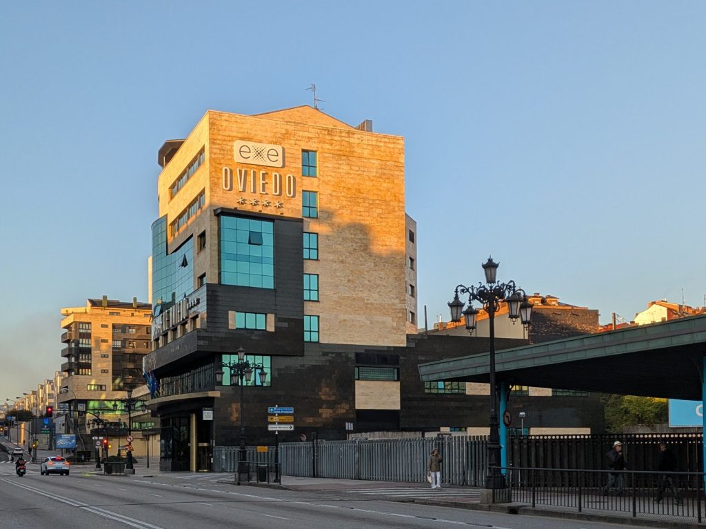 Dormir en Oviedo en el hotel Exe, junto a la estación de autobuses
