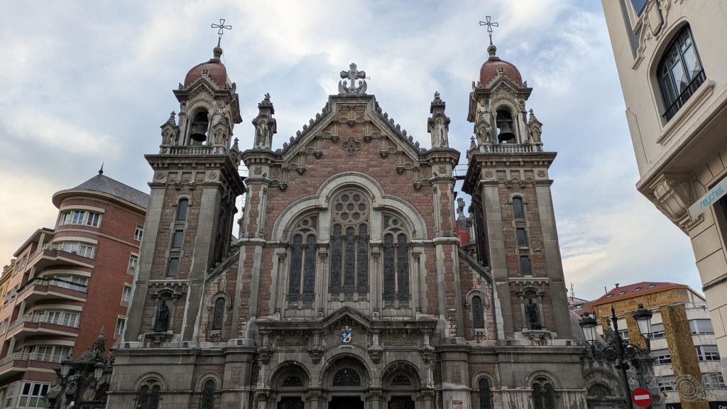 La iglesia de San Juan el Real es protagonista de una de las curiosidades de Oviedo más interesantes