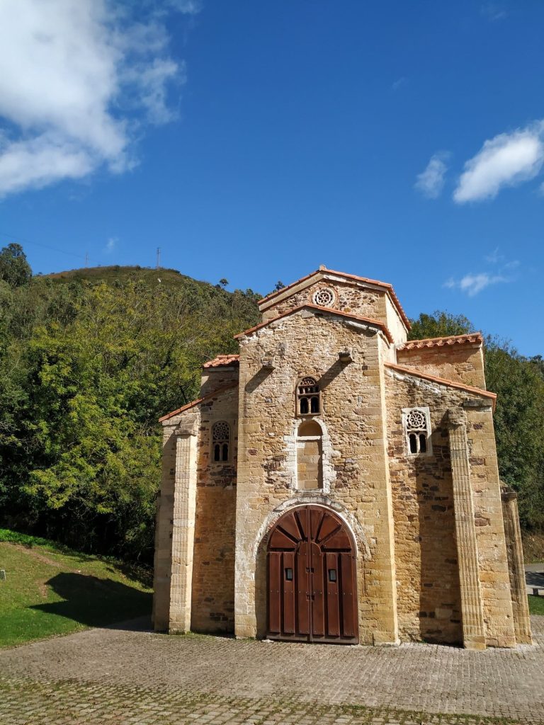 San Miguel de Lillo, otra de las muestras del prerrománico asturiano en Oviedo