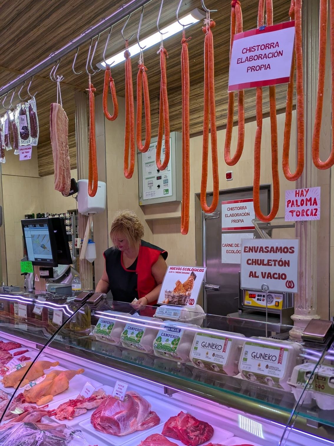Puesto típico en el mercado de Santo Domingo de Pamplona