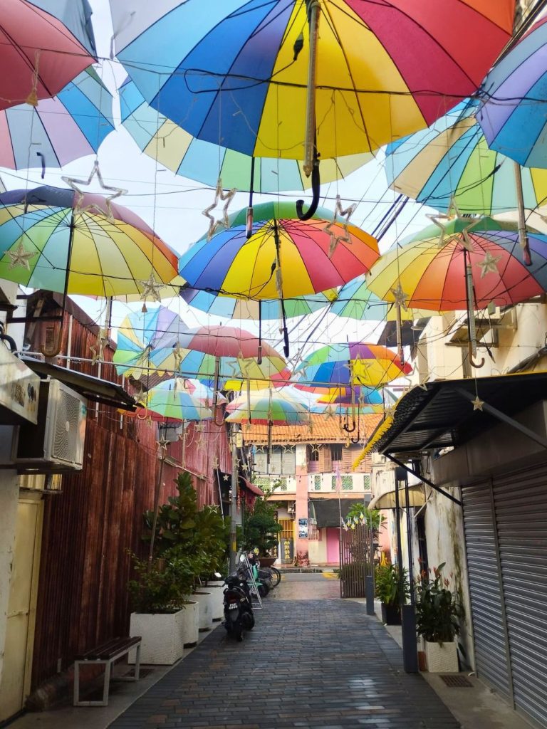 La calle más famosa que ver en Georgetown, Penang: Armenian Street.