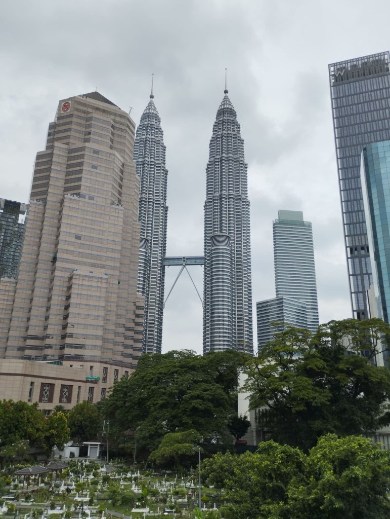 Las Torres Petronas vistas desde el puente Saloma