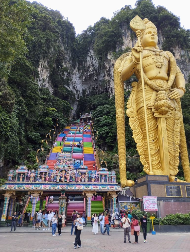 Batu Caves, la excursión que no puede faltar en un itinerario en Kuala Lumpur