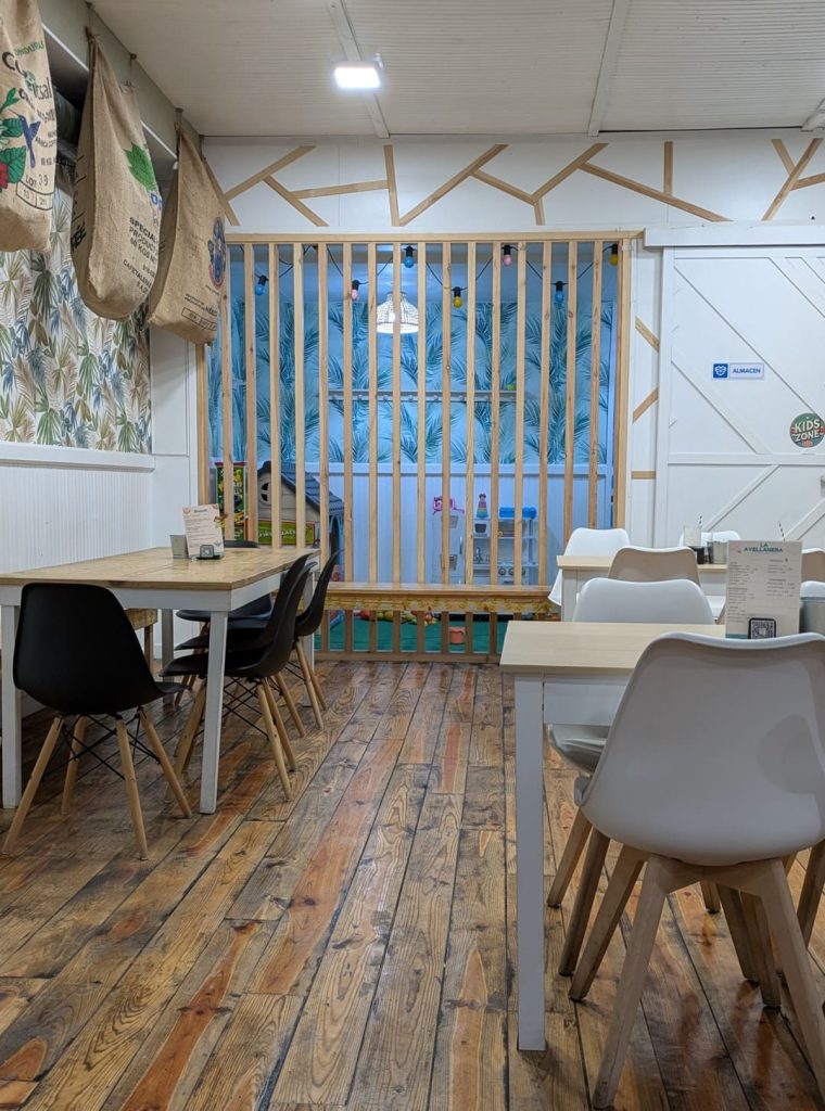Cafetería con zona infantil, perfecta cuando llueve en Oviedo