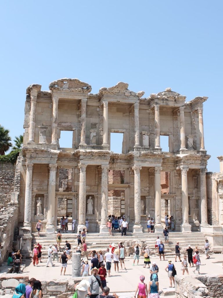 Biblioteca de Celso en Éfeso, Esmirna
