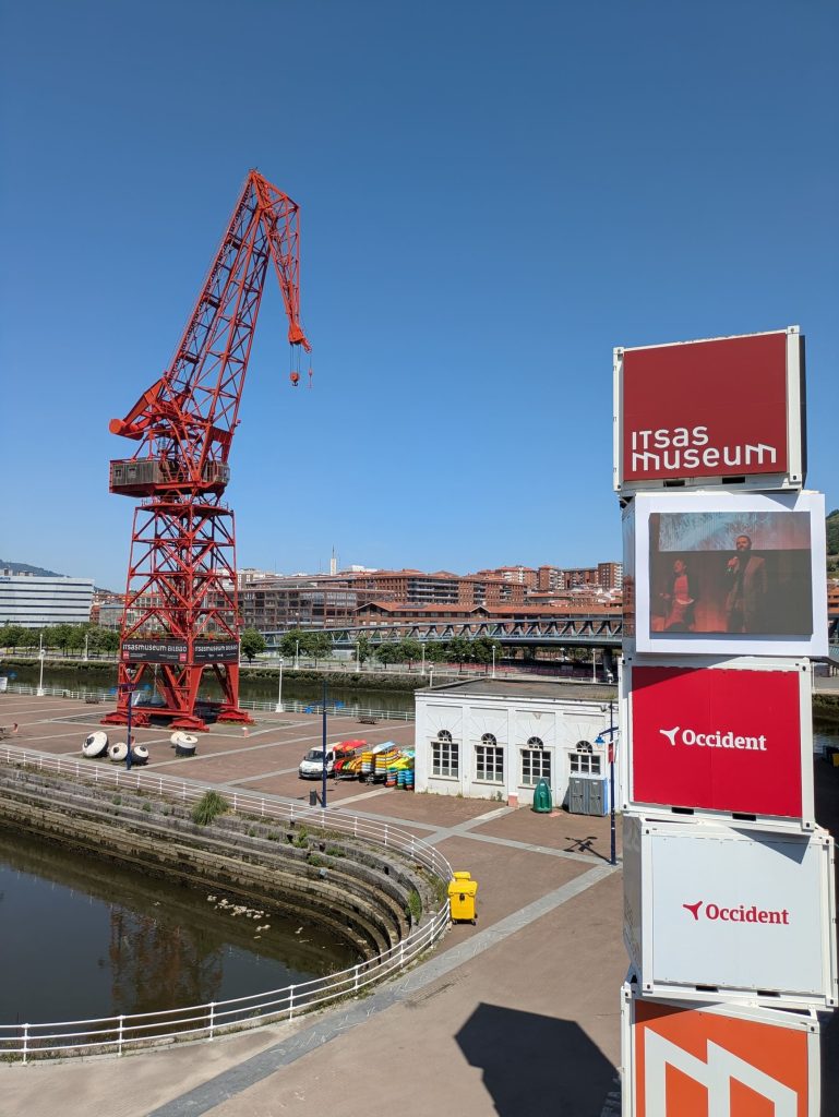 Museo marítimo, para visitarlo junto a la grúa Carola