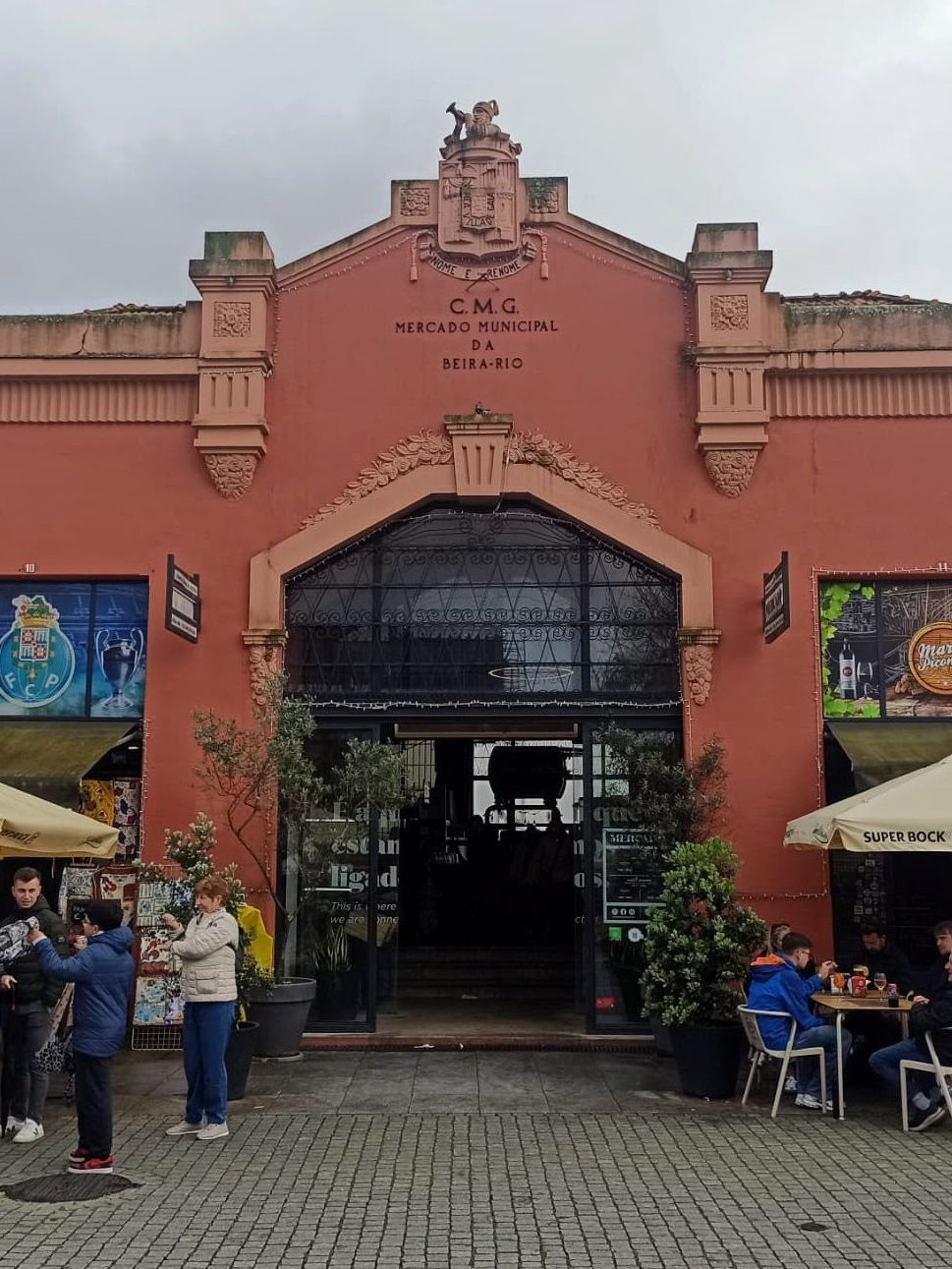 Mercado Beira-rio en Vila Nova de Gaia