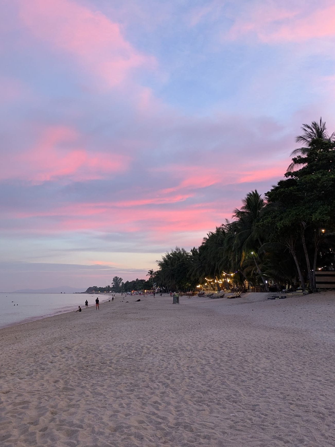 La isla regala atardeceres como este, perfecto para ver desde las playas